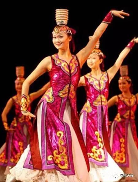 民族舞高原蓝舞蹈视频,民族舞韵动心灵，探寻民族风情之美